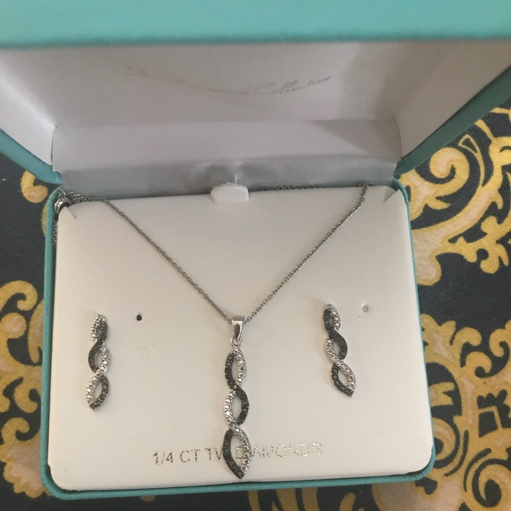 Beautiful necklace set black and white stones